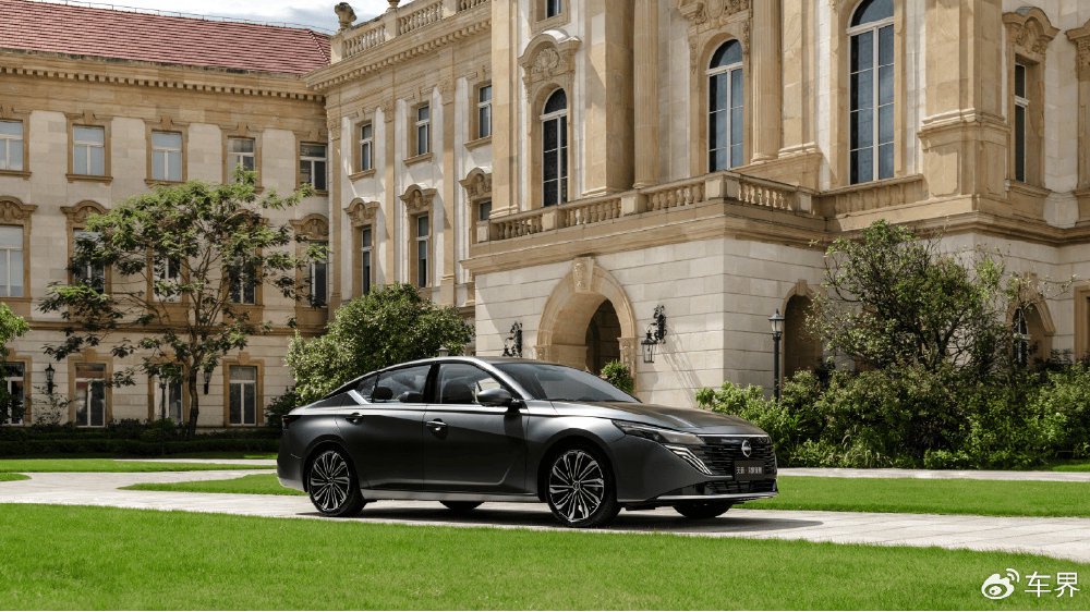 天籁•鸿蒙座舱新车首发亮相，开创燃油车智能化新范式