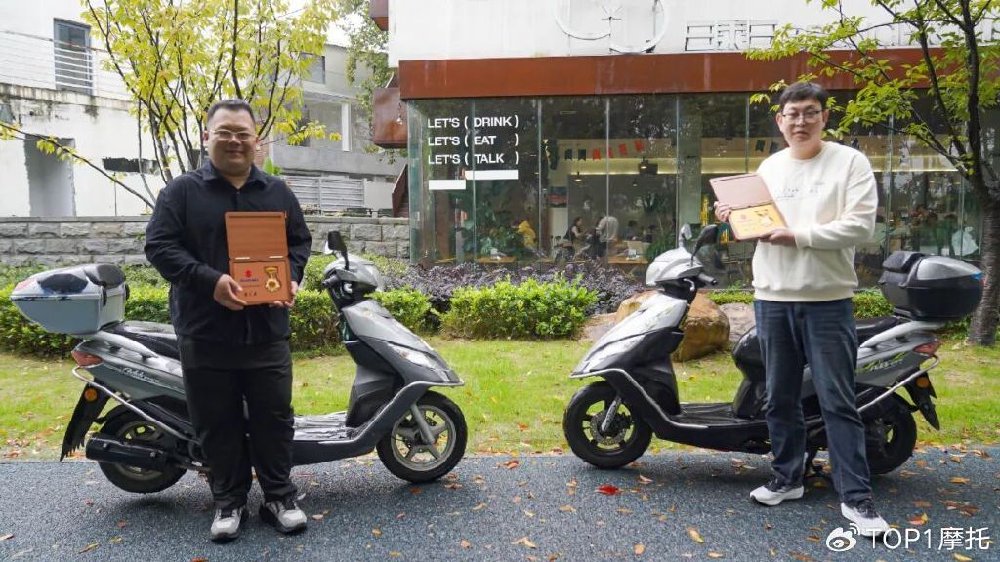 5年骑了37万公里！外卖小哥的铃木UU125还没到极限