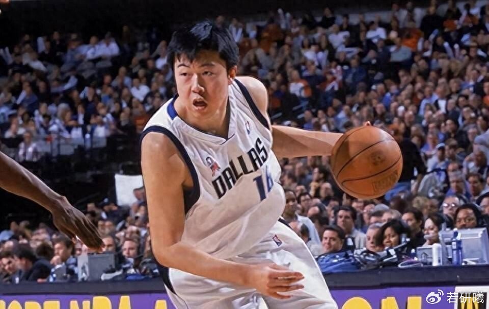 王治郅打了5年NBA，如今每月能领到多少退休金？说出来你可能不信