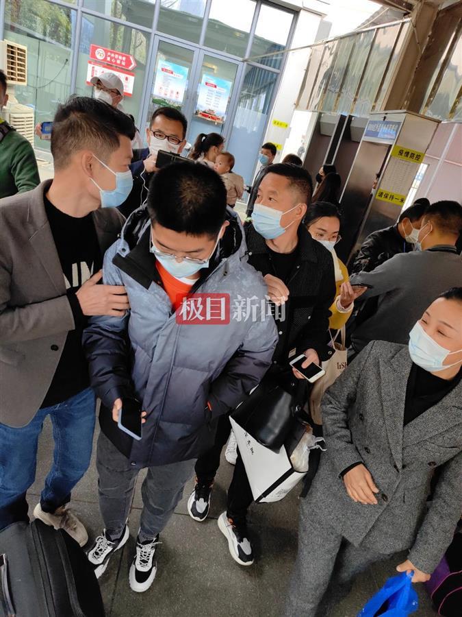 被拐14年的孙卓说自己可能在养父母家生活,律师:养父母作为买方或被判刑休闲区蓝鸢梦想 - Www.slyday.coM 被拐14年的孙卓说自己可能在养父母家生活,律师:养父母作为买方或被判刑休闲区蓝鸢梦想 - Www.slyday.coM