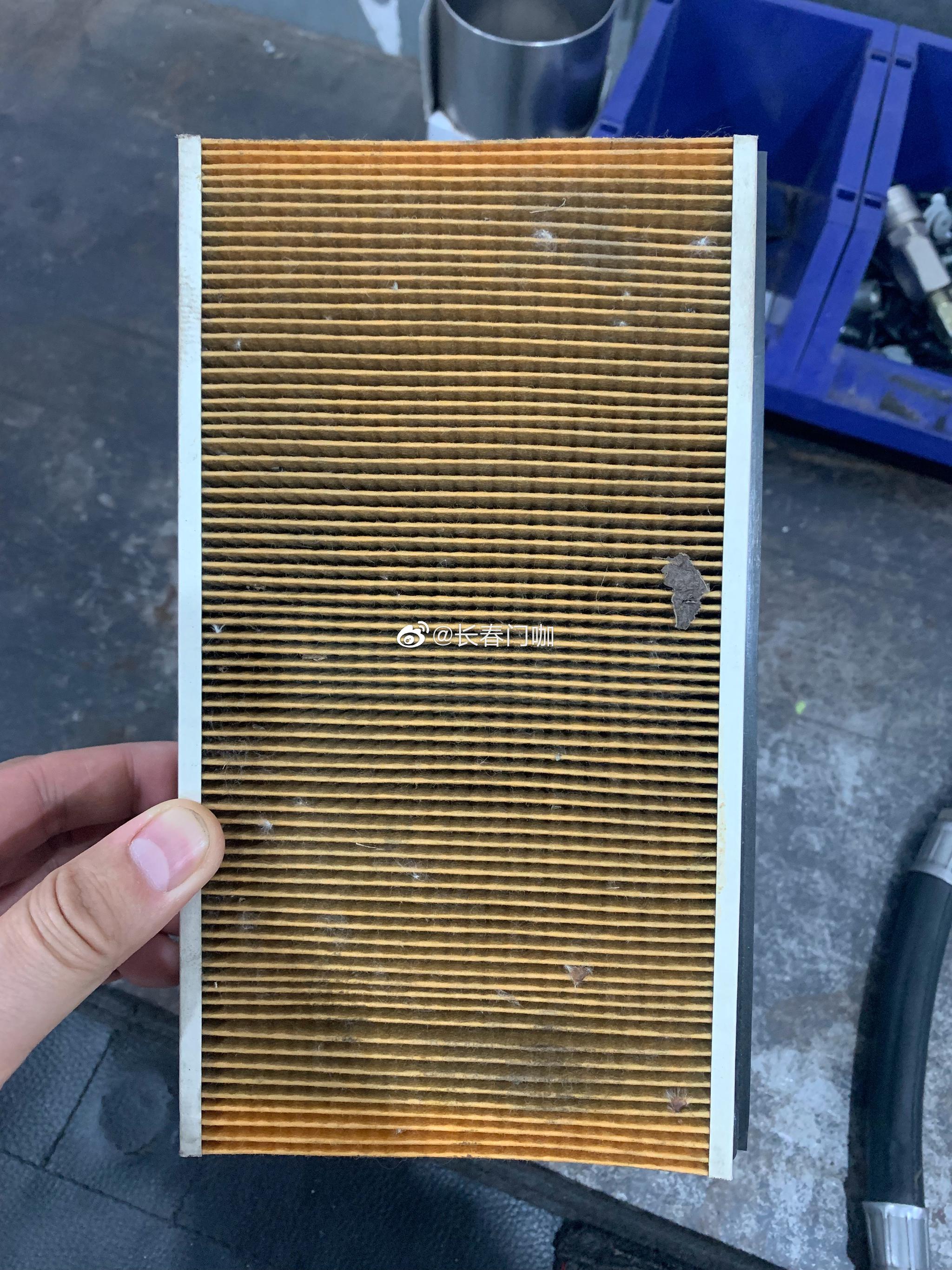 车开到三万公里，更换空气、空调滤芯。在4S店，花了200块钱