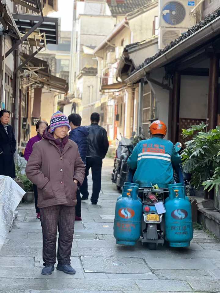 终于等到了,杭州五柳巷历史街区,陆续告别瓶装液化气休闲区蓝鸢梦想 - Www.slyday.coM 终于等到了,杭州五柳巷历史街区,陆续告别瓶装液化气休闲区蓝鸢梦想 - Www.slyday.coM