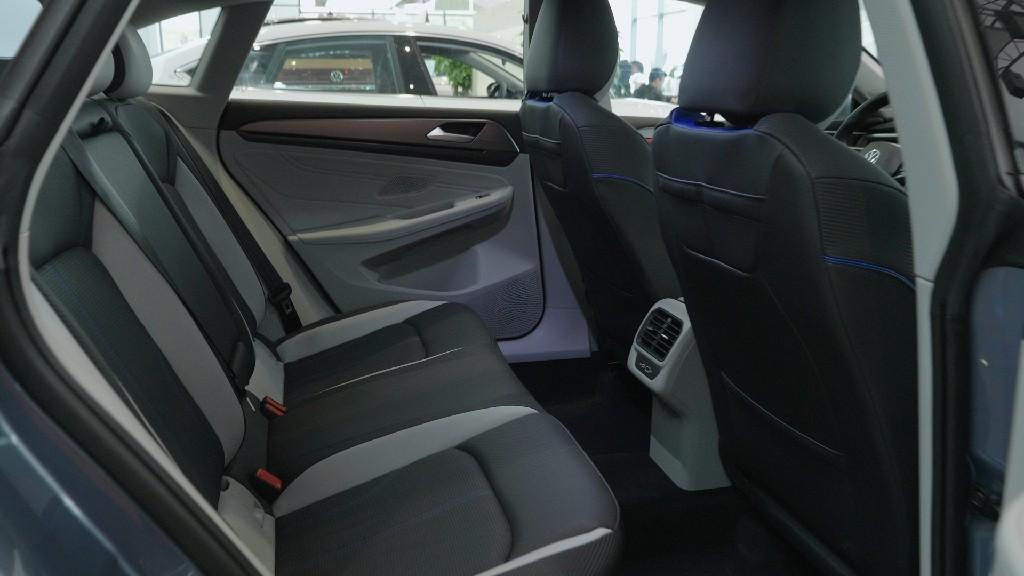 今年3款“争议”新车!网上骂声一片,没想到却混成了爆款?