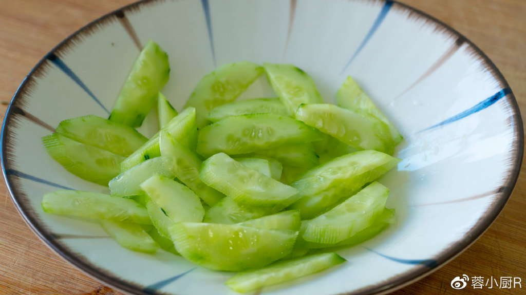 女人进入更年期，5种碱性食物要多吃，补“天然黄体酮”，老得慢-更年期女性吃什么食物对身体好窍门