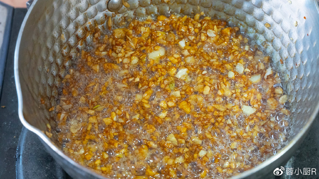 女人进入更年期，5种碱性食物要多吃，补“天然黄体酮”，老得慢-更年期女性吃什么食物对身体好窍门