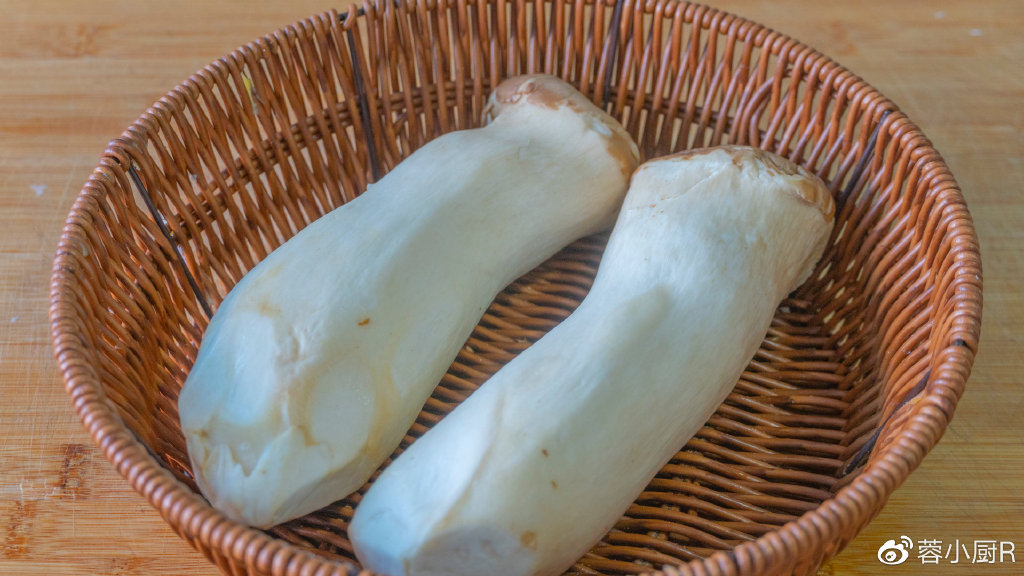 女人进入更年期，5种碱性食物要多吃，补“天然黄体酮”，老得慢-更年期女性吃什么食物对身体好窍门