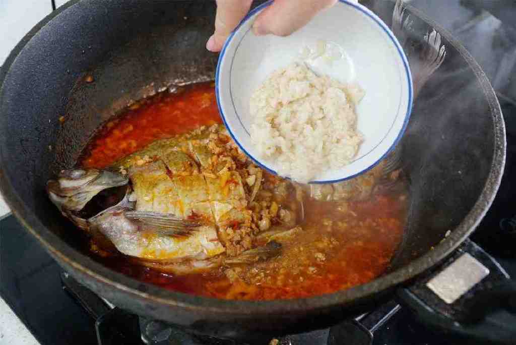 秋天,鳊鱼和五花肉是绝配,爱吃鱼的别放过,鲜香下饭一条不够吃休闲区蓝鸢梦想 - Www.slyday.coM 秋天,鳊鱼和五花肉是绝配,爱吃鱼的别放过,鲜香下饭一条不够吃休闲区蓝鸢梦想 - Www.slyday.coM