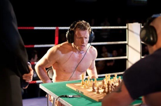 最离谱的国际象棋比赛，打一拳下一盘棋