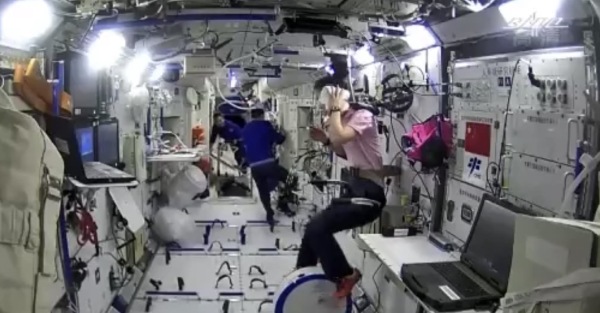 神舟十三号“太空出差”三人组在轨超2个月休闲区蓝鸢梦想 - Www.slyday.coM 神舟十三号“太空出差”三人组在轨超2个月休闲区蓝鸢梦想 - Www.slyday.coM