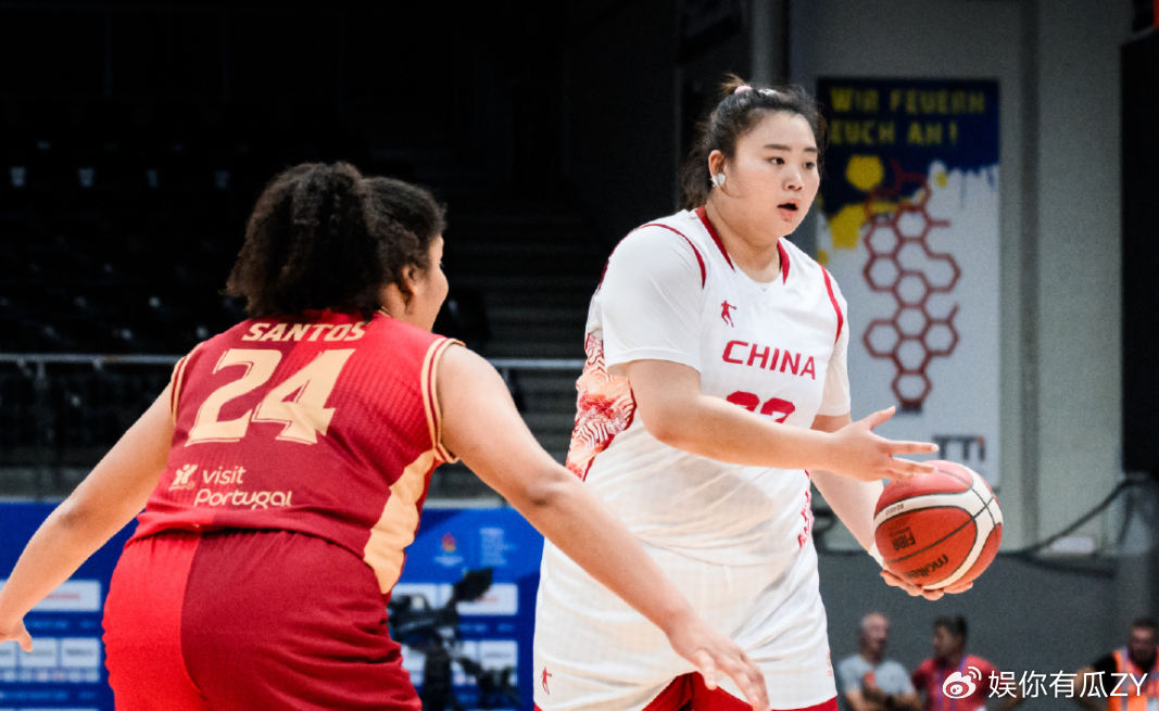 女篮逆转掀翻日本队！中国队晋级世大运四强：刘禹彤赛后疯狂庆祝！