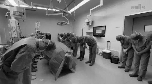 如果你记得,柳州的他们就永远活着|告别2021休闲区蓝鸢梦想 - Www.slyday.coM 如果你记得,柳州的他们就永远活着|告别2021休闲区蓝鸢梦想 - Www.slyday.coM