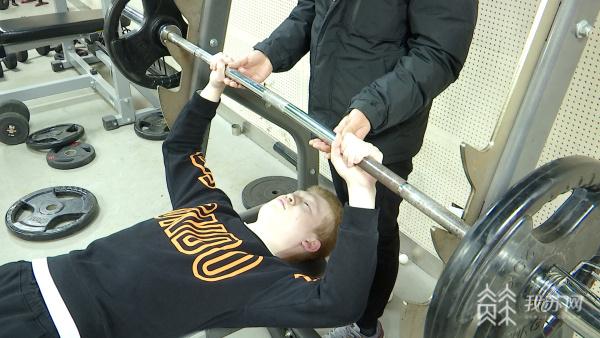 突破“命运”的设定!视障学子挑战高山滑雪项目 曾备战北京2022年冬残奥会休闲区蓝鸢梦想 - Www.slyday.coM 突破“命运”的设定!视障学子挑战高山滑雪项目 曾备战北京2022年冬残奥会休闲区蓝鸢梦想 - Www.slyday.coM