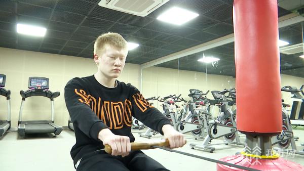 突破“命运”的设定!视障学子挑战高山滑雪项目 曾备战北京2022年冬残奥会休闲区蓝鸢梦想 - Www.slyday.coM 突破“命运”的设定!视障学子挑战高山滑雪项目 曾备战北京2022年冬残奥会休闲区蓝鸢梦想 - Www.slyday.coM