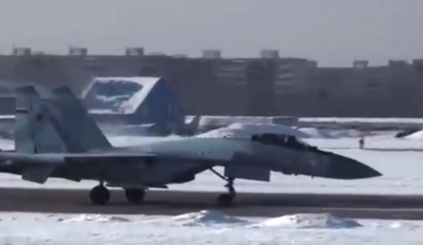 俄军多架苏-35S战机赴白<a href=