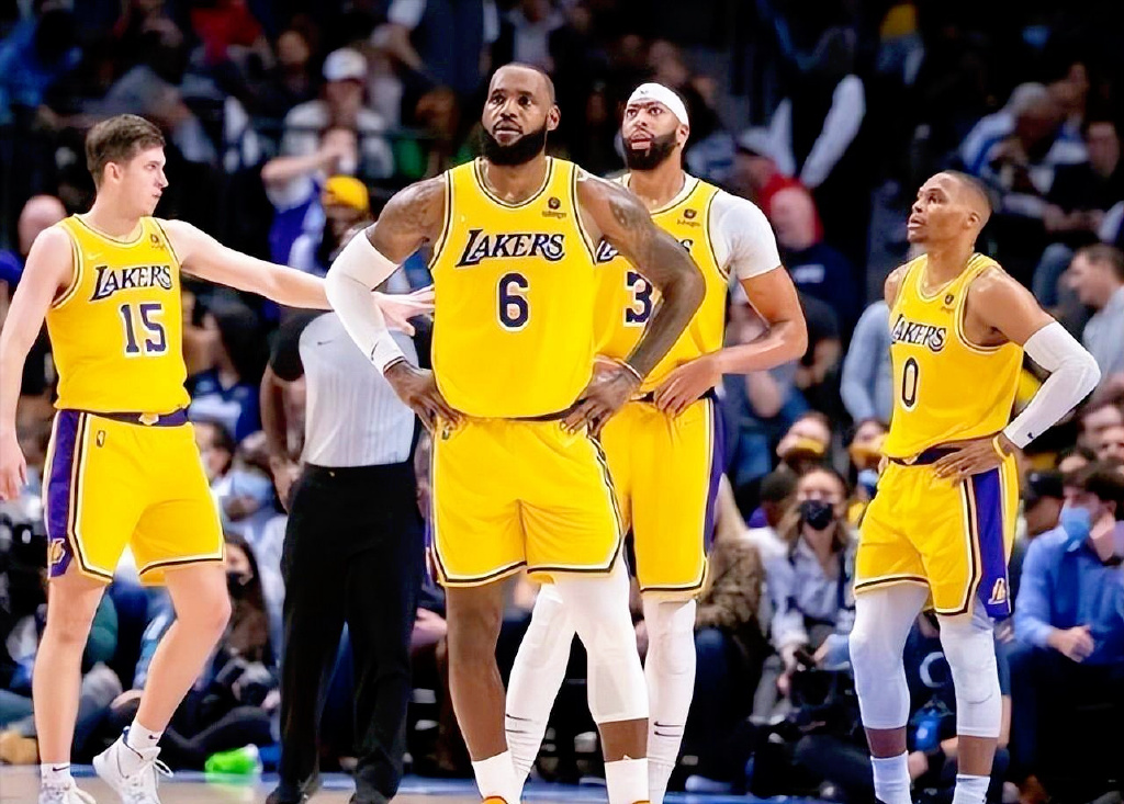 湖人vs掘金的关键棋子浓眉与约基奇的战术博弈成胜负手