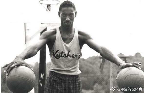 鲨鱼和恐龙是同一个时代的物种，为什么恐龙灭绝了而鲨...