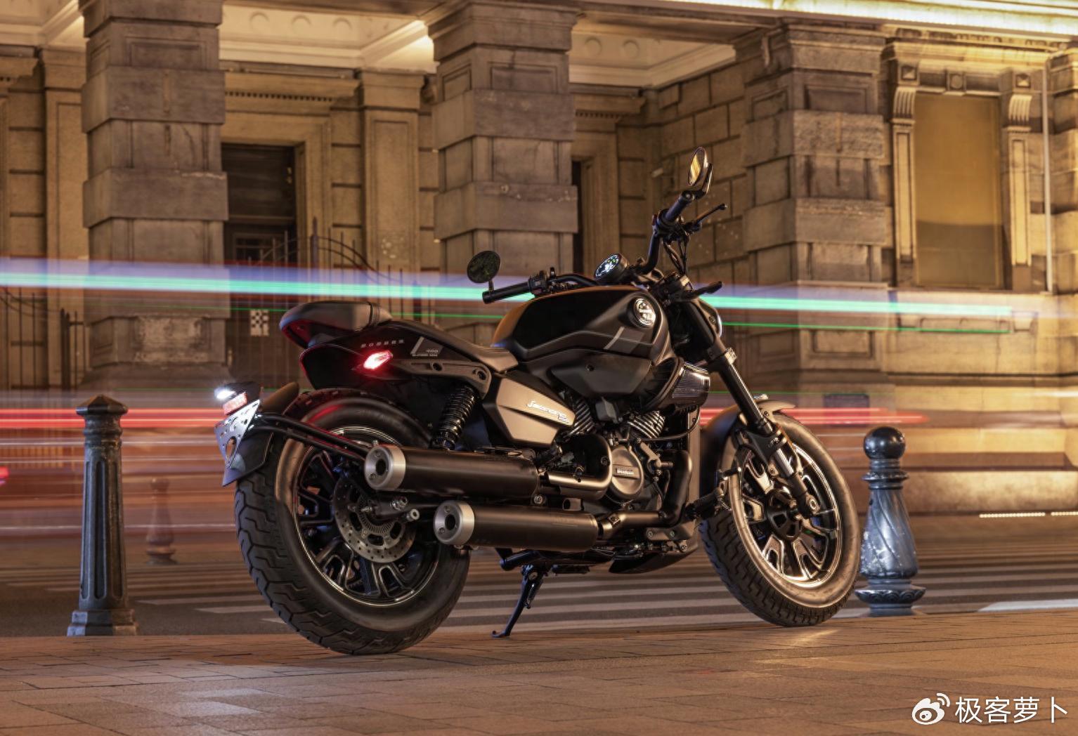 23800元买V型四缸意式复古巡航，贝纳利哈伦402值不值？