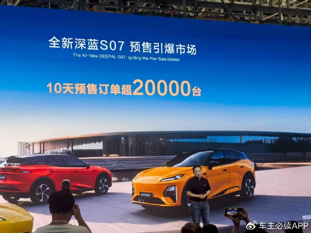 标配华为乾崑智驾+可变自适应底盘 15万级中型SUV“王炸”选手来了