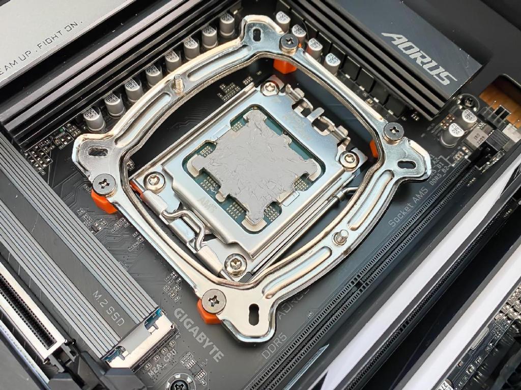 AMD Zen 4新品发热惊人？百元风冷挑战超频版7600X，结果如此惊人|AMD 