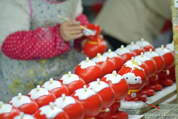 揭秘冰墩墩纯手工生产流程!现场实探“一墩难求”,上市公司回应:尽最大努力满足消费者需求休闲区蓝鸢梦想 - Www.slyday.coM 揭秘冰墩墩纯手工生产流程!现场实探“一墩难求”,上市公司回应:尽最大努力满足消费者需求休闲区蓝鸢梦想 - Www.slyday.coM