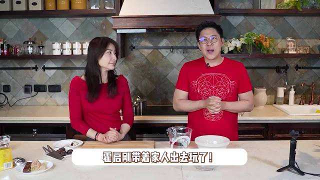 霍启刚一家假期出游：俩女儿乖巧可爱，80岁霍震霆模样亲和