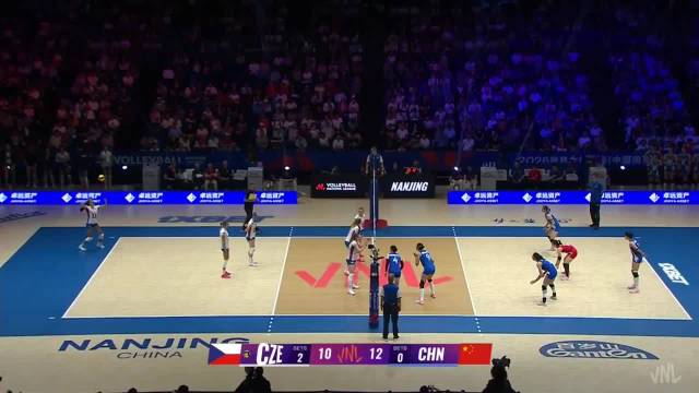 中国女排对阵捷克女排超长1分钟回合！这一分中国女排缺点运气
