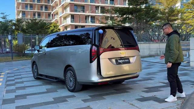 车内空间9平米!买车送10克纯金?吉利银河V900