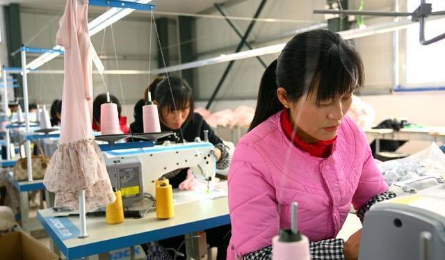 人到中年“集体失声”,70、80后的生存现状到底有多难?很真实休闲区蓝鸢梦想 - Www.slyday.coM 人到中年“集体失声”,70、80后的生存现状到底有多难?很真实休闲区蓝鸢梦想 - Www.slyday.coM