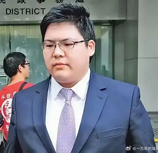 向华强现在对向佑的态度有所转变吗？