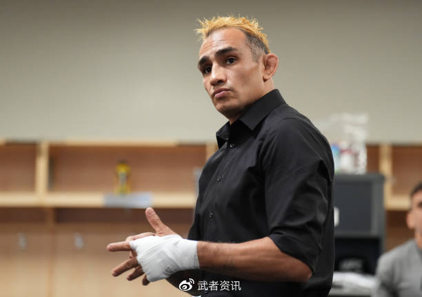 前UFC轻量级临时冠军托尼·弗格森酒驾撞车被捕休闲区蓝鸢梦想 - Www.slyday.coM 前UFC轻量级临时冠军托尼·弗格森酒驾撞车被捕休闲区蓝鸢梦想 - Www.slyday.coM