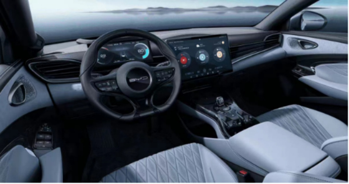 舒适与性能的抉择 比亚迪海豹和汉EV你选谁?