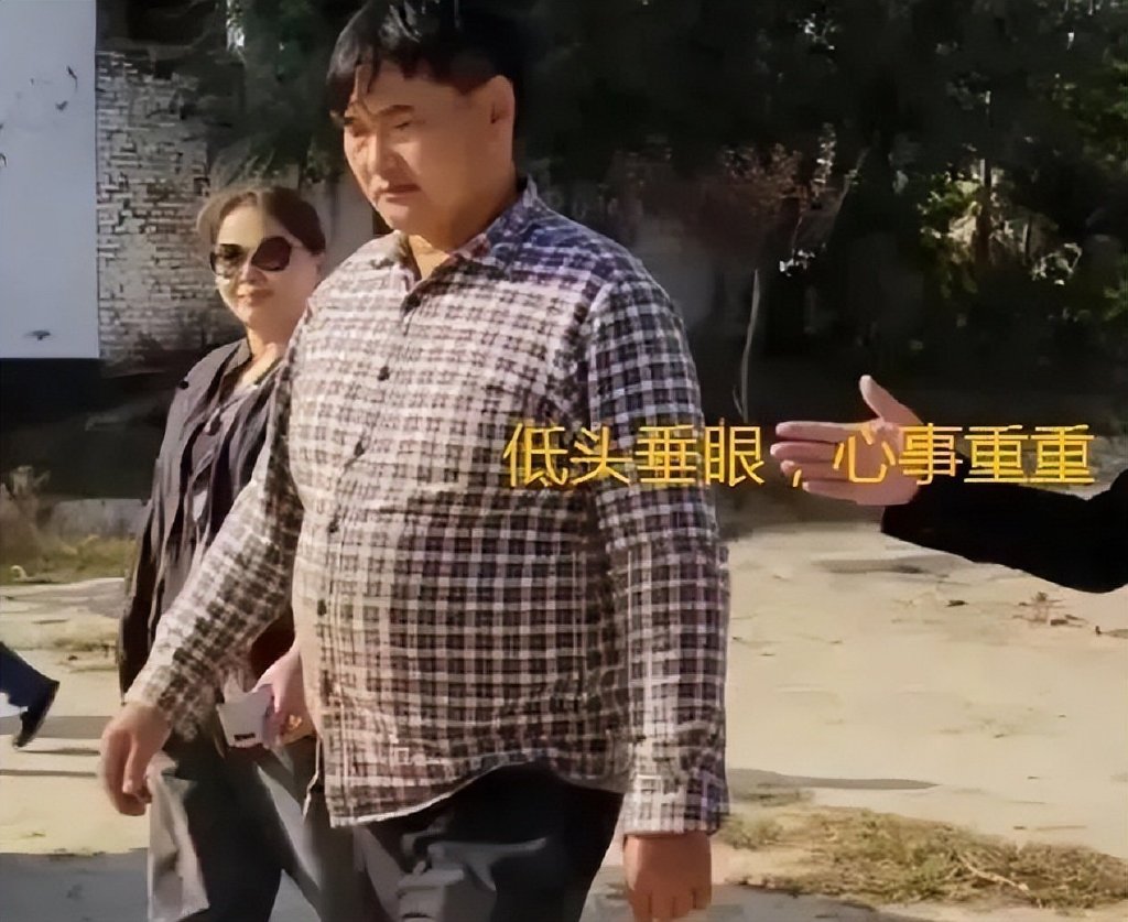 大衣哥疑被儿媳妇欺骗，陈萌根本没有怀孕？朱之文经纪人给出答案|陈萌|朱小伟|大衣哥_新浪新闻