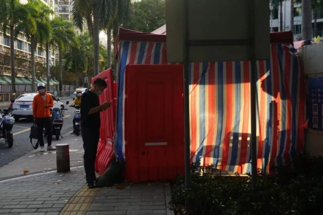 疫情之下停摆的城市:家庭生计、房贷,深圳人的搞钱焦虑被点燃休闲区蓝鸢梦想 - Www.slyday.coM 疫情之下停摆的城市:家庭生计、房贷,深圳人的搞钱焦虑被点燃休闲区蓝鸢梦想 - Www.slyday.coM