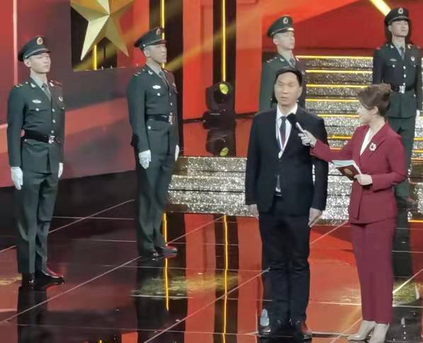 最美退役军人!暴雨中隧道内勇救5人的郑州网约车司机再获殊荣休闲区蓝鸢梦想 - Www.slyday.coM 最美退役军人!暴雨中隧道内勇救5人的郑州网约车司机再获殊荣休闲区蓝鸢梦想 - Www.slyday.coM