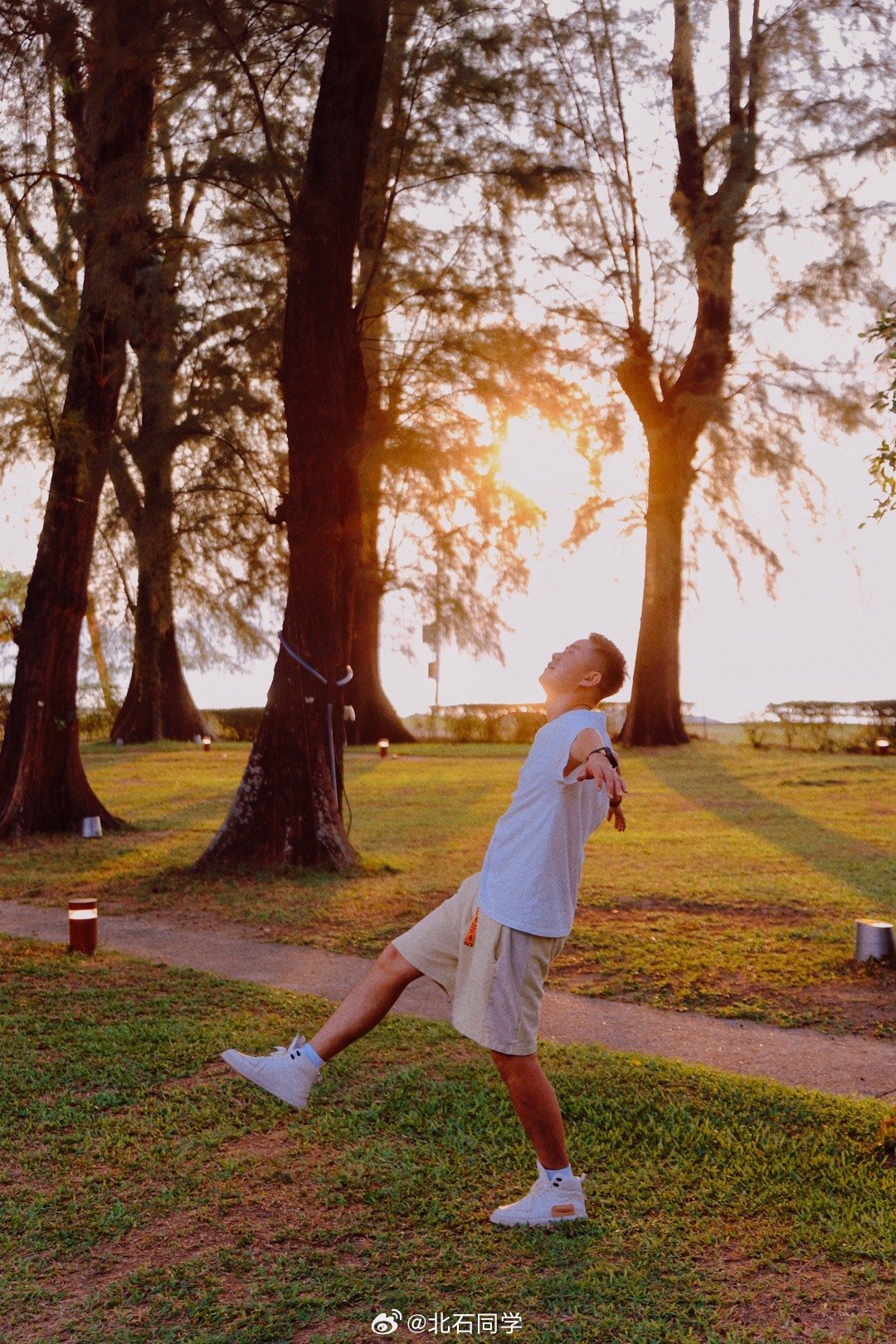 因为看到了夕阳 就想喝一杯酒 来马来西亚第一次喝酒……