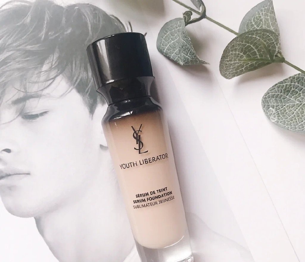 粉底液自然均匀涂抹技巧 如何避免厚重假面感