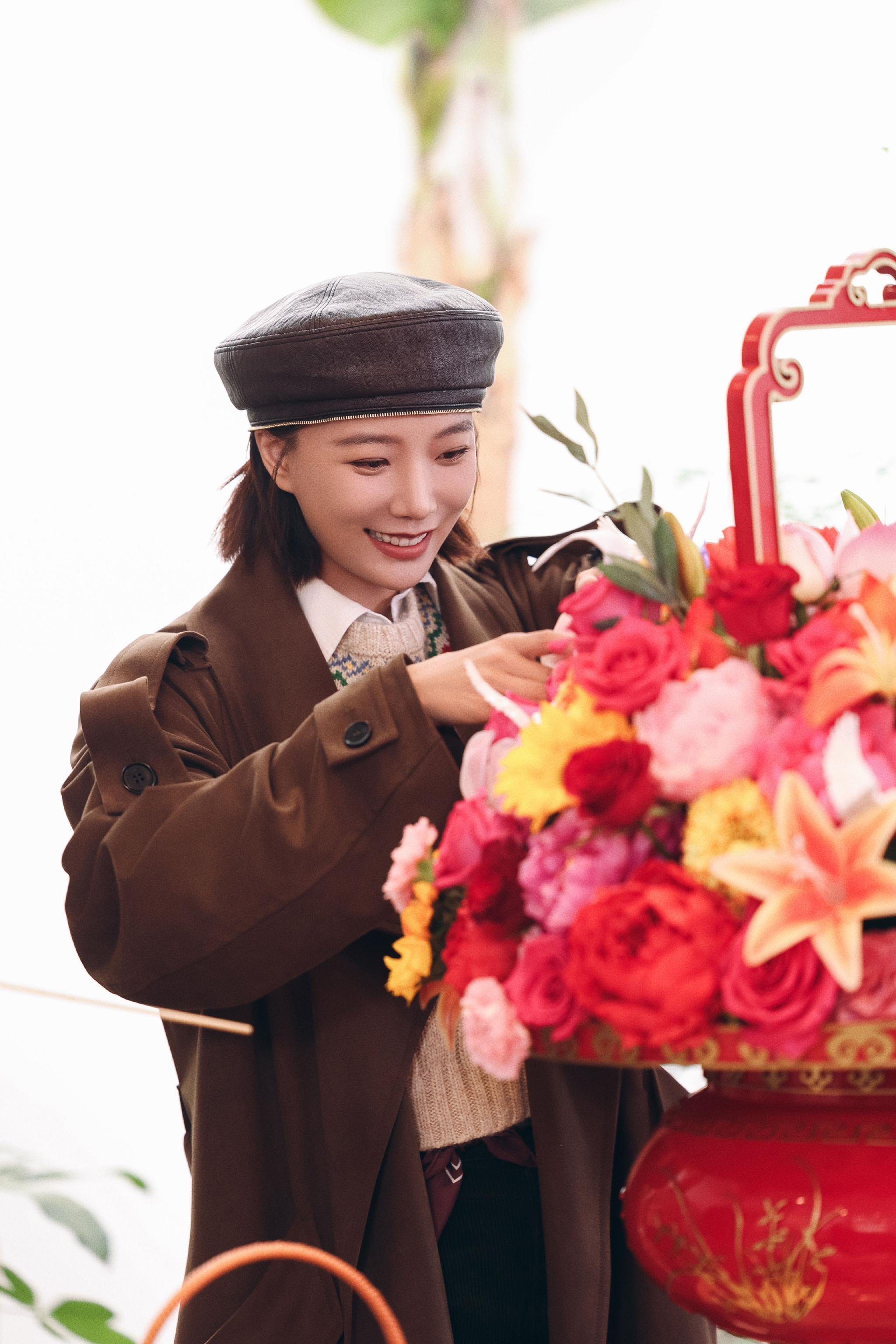 王珞丹探访北京中轴线花园胜境，今晚央视一套花开中国继续