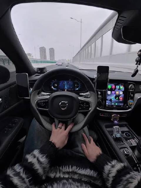 放弃了bba的虚荣 选择了不是豪华品牌的沃尔沃 应该只有窝窝车主才会懂