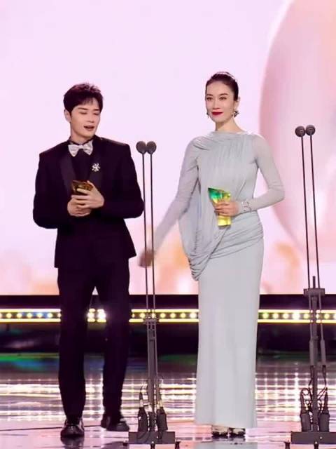 获得年度剧集角色荣誉