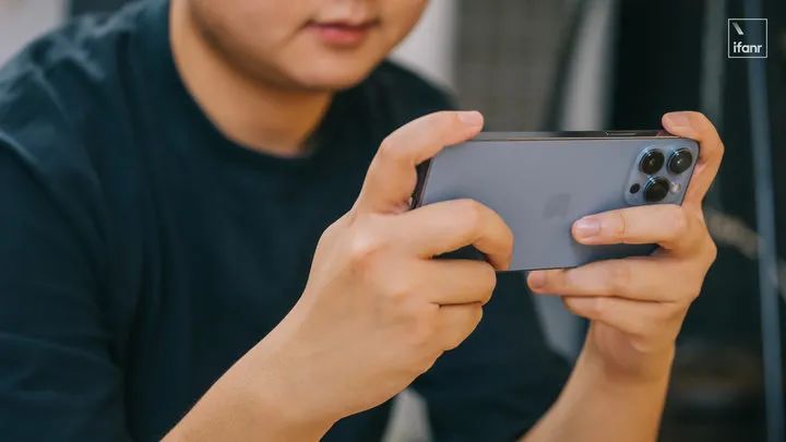 iPhone 13 Pro Max 首发评测:A15 强得很,但主战场并不在游戏休闲区蓝鸢梦想 - Www.slyday.coM iPhone 13 Pro Max 首发评测:A15 强得很,但主战场并不在游戏休闲区蓝鸢梦想 - Www.slyday.coM