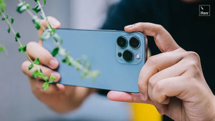 iPhone 13 Pro Max 首发评测:A15 强得很,但主战场并不在游戏休闲区蓝鸢梦想 - Www.slyday.coM iPhone 13 Pro Max 首发评测:A15 强得很,但主战场并不在游戏休闲区蓝鸢梦想 - Www.slyday.coM