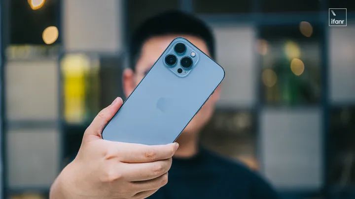 iPhone 13 Pro Max 首发评测:A15 强得很,但主战场并不在游戏休闲区蓝鸢梦想 - Www.slyday.coM iPhone 13 Pro Max 首发评测:A15 强得很,但主战场并不在游戏休闲区蓝鸢梦想 - Www.slyday.coM