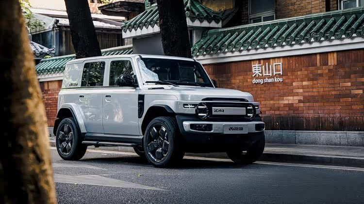 复古硬派与科技潮品的对决：iCAR V23如何以差异化优势突围