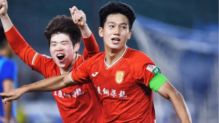 终于等到你！中国男足21岁天才登陆中超，2夺最佳射手，王钰栋对手来