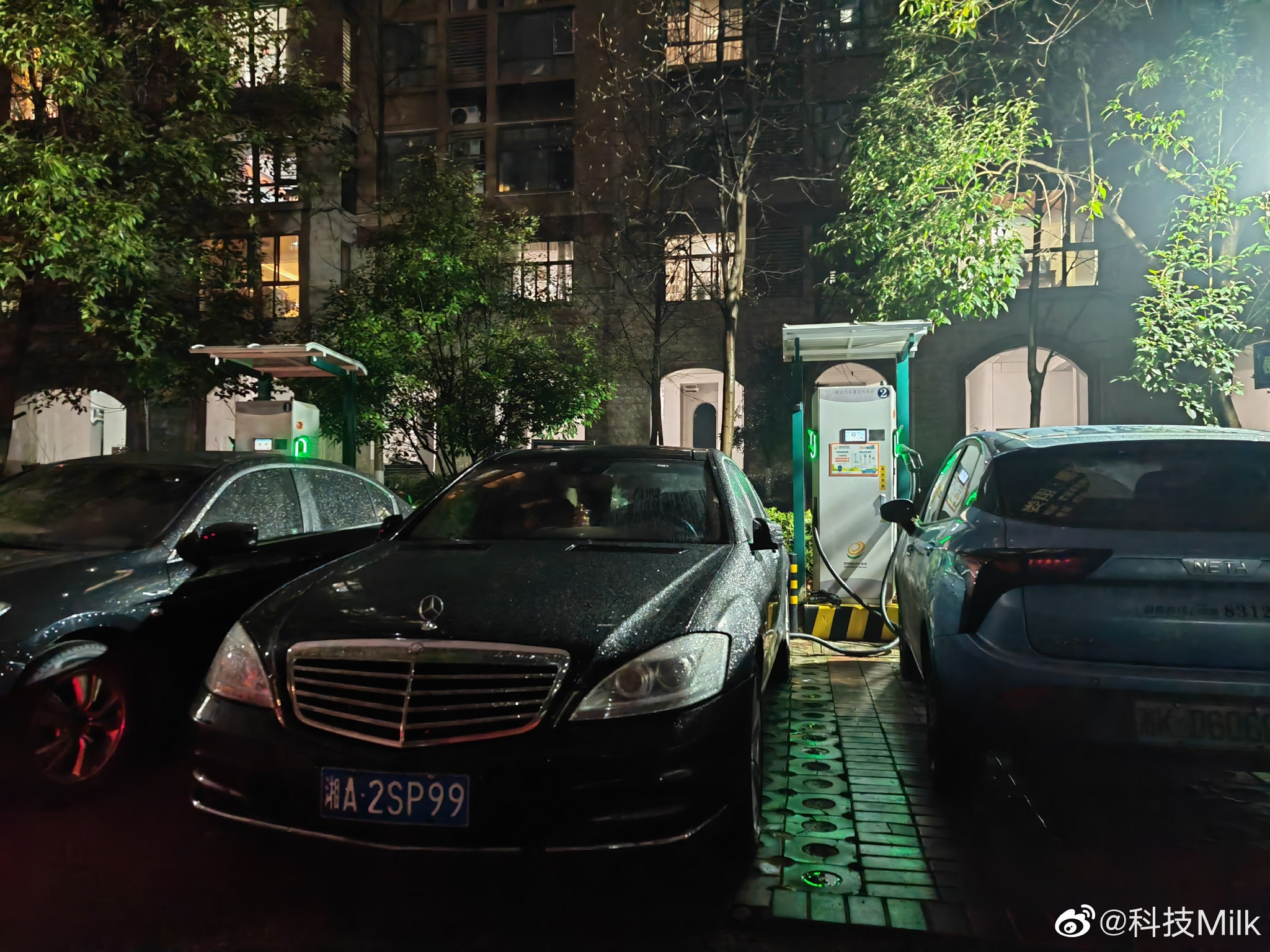 明明有6个快充桩，6个慢充桩……