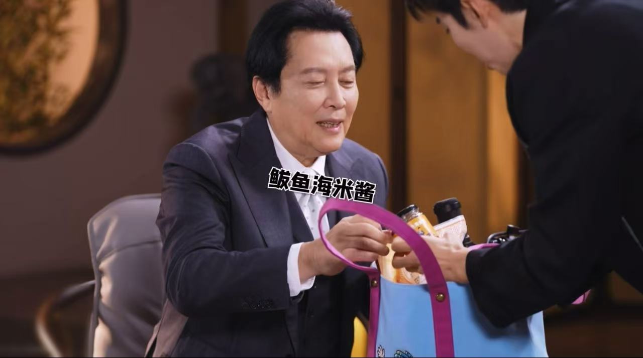 赵小童送唐国强青岛特产，唐国强问十个勤天谁是头