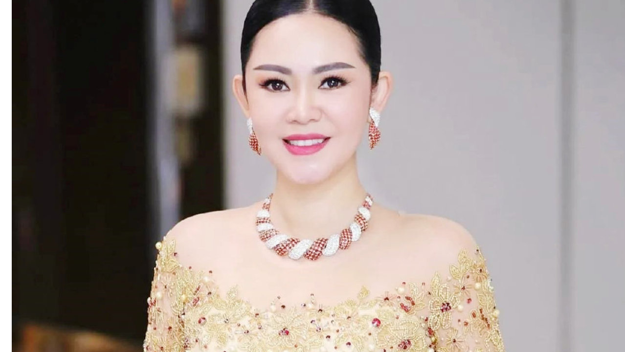 洪森小女儿洪玛丽，强强联姻出门豪车飞机，衣帽间300平超奢华