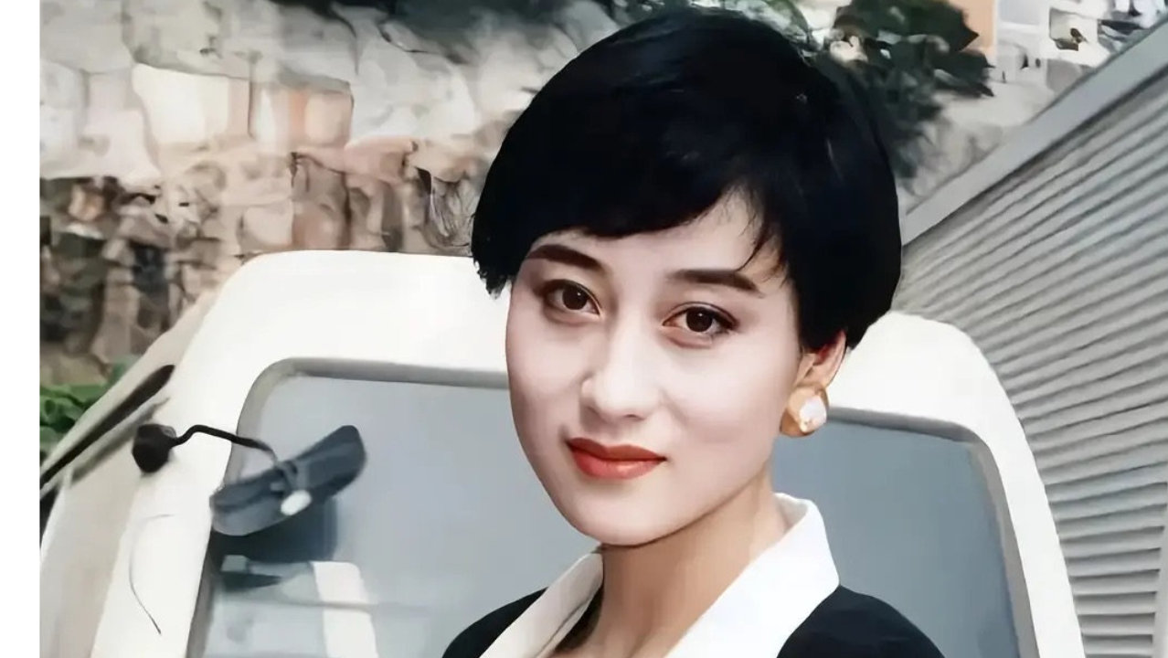 无滤镜年代绝色佳人！读懂利智，才明白长久的吸引力从不只靠外表