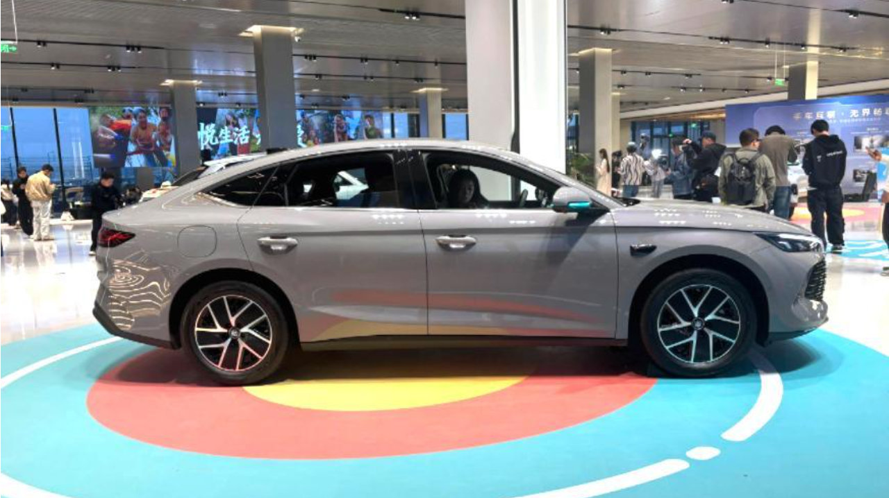 国内“中型轿车”胜负已分：冠军车型，不到一年时间狂销24万台