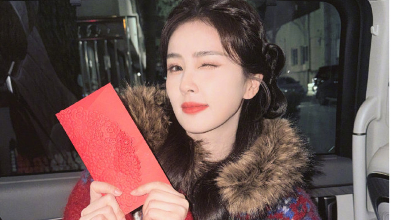 演员白鹿晒春晚后台收到沙溢红包，谢谢沙爹